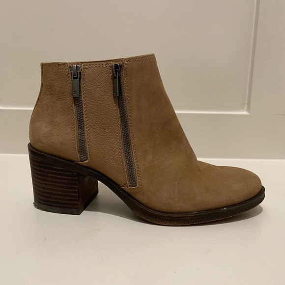 Lucky Brand Roquee Leather Ankle Boot - Picture 3 of 8